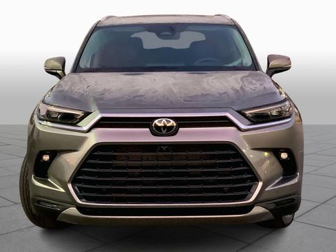 Used 2025 Toyota Grand Highlander Limited image 4