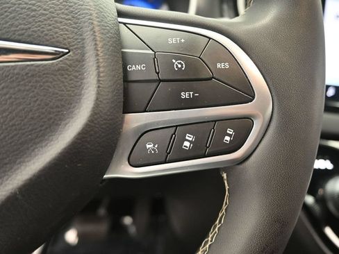 Used 2025 Chrysler Pacifica Select FWD image 29