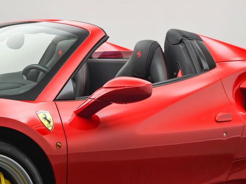 Used 2019 Ferrari 488 Spider Rosso Corsa image 10