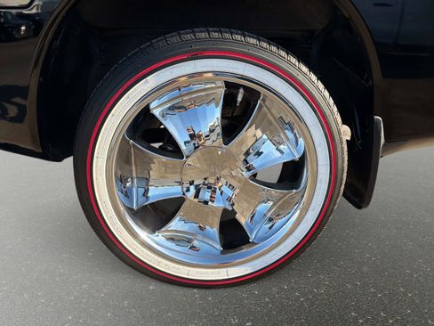 Used 2012 Nissan Titan SV w/ SV Value Truck Pkg image 10