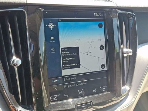 Used 2019 Volvo XC60 T5 Momentum w/ Multimedia Package AWD/4WD image 18
