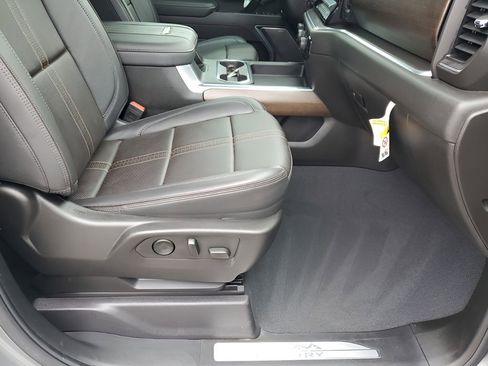 Used 2025 Chevrolet Silverado 2500 High Country w/ Technology Package image 16