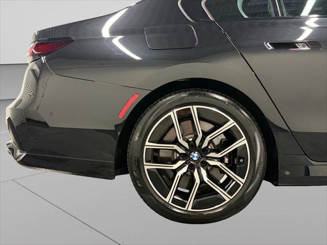 Used 2024 BMW 760i xDrive w/ Executive Package AWD/4WD image 32