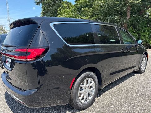 New 2027 Chrysler Pacifica Select FWD image 28
