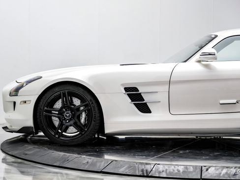 Used 2011 Mercedes-Benz SLS AMG Coupe image 11