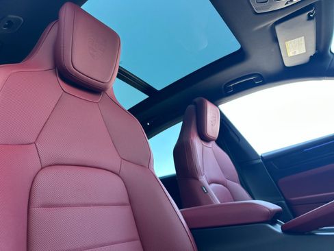 Certified 2025 Porsche Macan 4 Electric AWD/4WD image 17