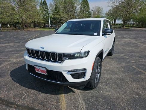 Used 2022 Jeep Grand Cherokee Limited 4xe w/ Luxury Tech Group II image 2