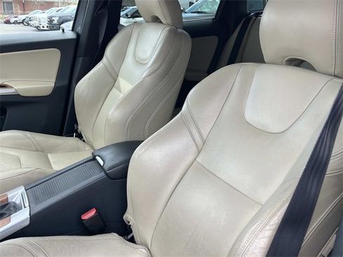 Used 2016 Volvo XC60 T6 Platinum image 26
