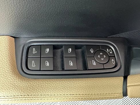 Certified 2024 Porsche Cayenne w/ Premium Package Plus (PFM) AWD/4WD image 18