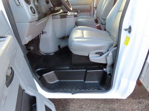 Used 2017 Ford E-350 and Econoline 350 Super Duty w/ Power Windows & Locks Group image 13