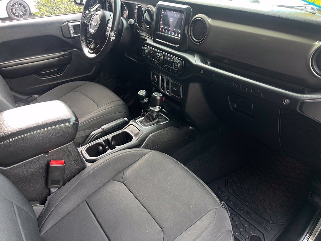Used 2018 Jeep Wrangler Sport AWD/4WD image 16