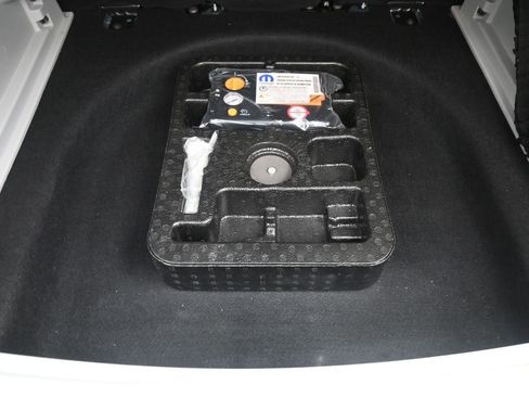 Used 2020 Jeep Compass Latitude image 14