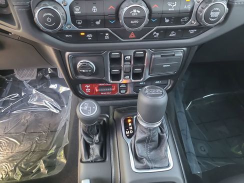 New 2025 Jeep Wrangler Unlimited Rubicon 392 image 25