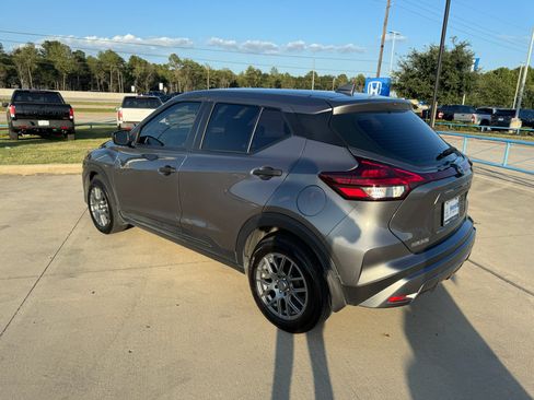 Used 2023 Nissan Kicks S FWD image 6