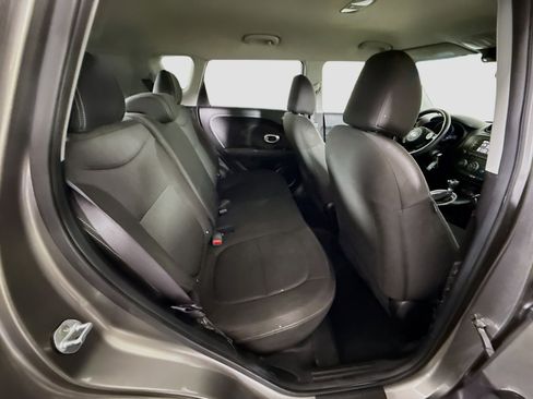 Used 2018 Kia Soul FWD image 25