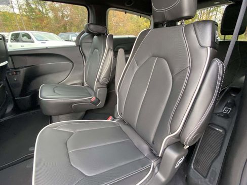New 2026 Chrysler Pacifica Limited image 21