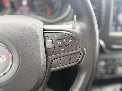 Used 2019 Jeep Cherokee Trailhawk w/ Cold Weather Group AWD/4WD image 15