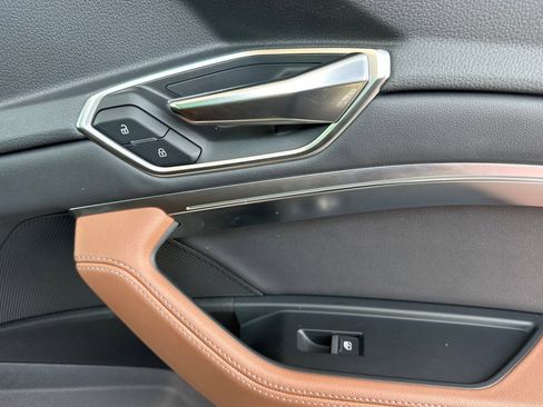 Used 2024 Audi Q8 e-tron Premium image 22