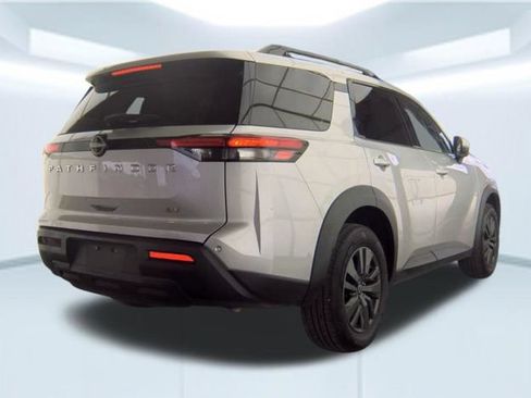 Used 2024 Nissan Pathfinder SV FWD image 7