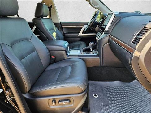 Used 2020 Toyota Land Cruiser image 23