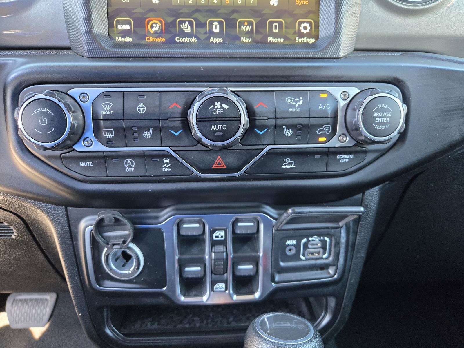 Used 2022 Jeep Gladiator Overland w/ Cold Weather Group AWD/4WD image 13