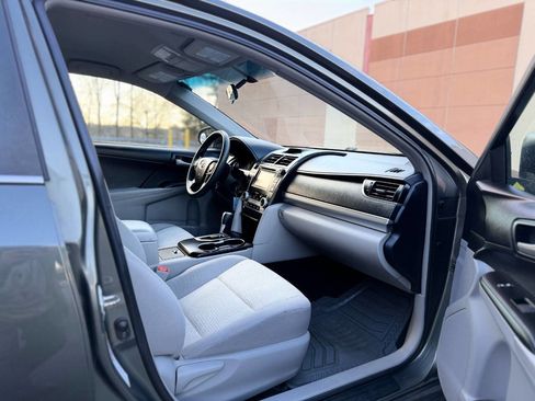 Used 2014 Toyota Camry LE image 11