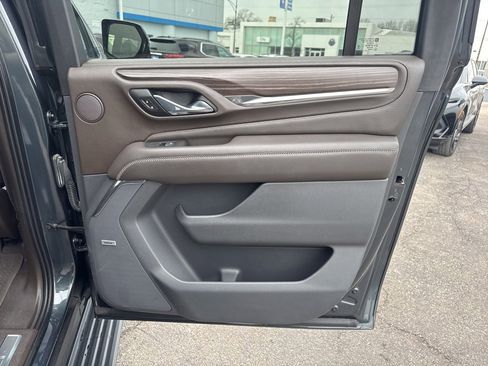 Used 2021 GMC Yukon XL Denali w/ Denali Premium Package image 11