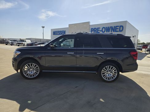Used 2024 Ford Expedition Limited image 6