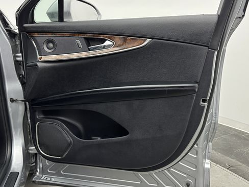 Used 2020 Lincoln Nautilus Reserve w/ Equipment Group 201A image 38