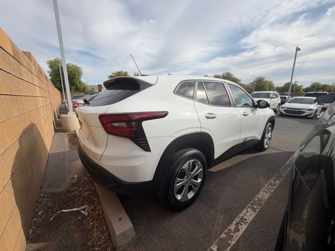 Used 2025 Chevrolet Trax LS image 3