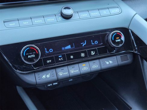 Used 2025 Hyundai Elantra Limited image 17