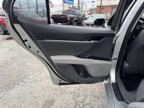 Used 2018 Toyota Camry LE FWD image 25