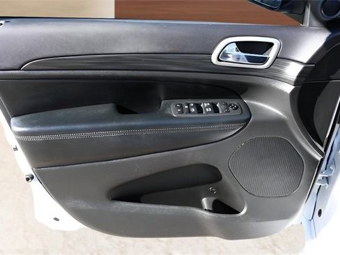 Used 2019 Jeep Grand Cherokee Altitude image 10