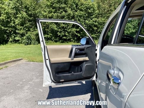 Used 2020 Toyota 4Runner Limited image 15