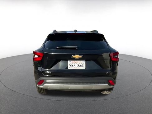 Used 2025 Chevrolet Trax LT image 12
