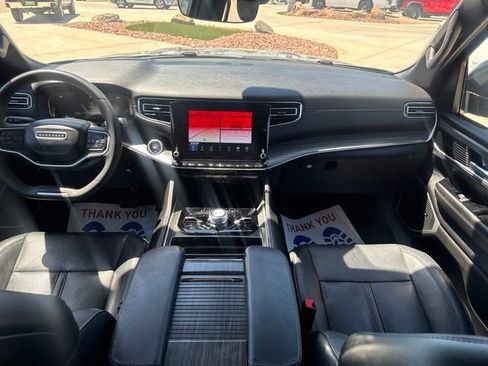 Certified 2023 Jeep Wagoneer Series III w/ Preferred Equipment Group AWD/4WD image 12
