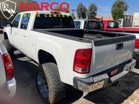 Used 2011 GMC Sierra 2500 SLT w/ Entertainment Package image 4