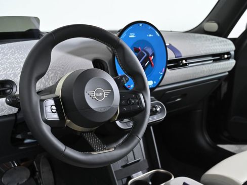 Used 2025 MINI Cooper 2-Door Hardtop image 12