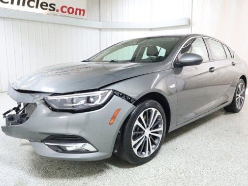 Used 2019 Buick Regal Preferred w/ Driver Confidence Package I image 2