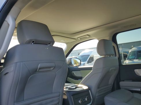 Certified 2025 Ford Expedition Active image 16