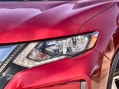 Used 2019 Nissan Rogue SV image 24