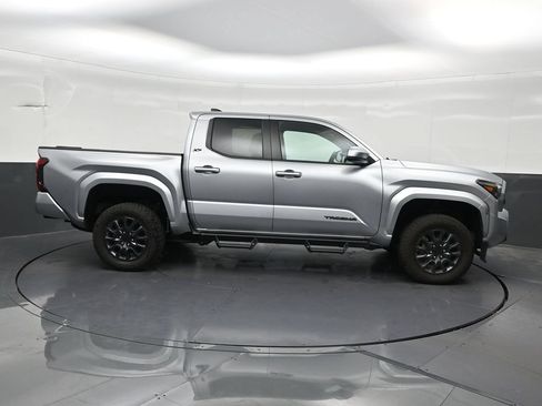 Used 2025 Toyota Tacoma SR5 AWD/4WD image 7