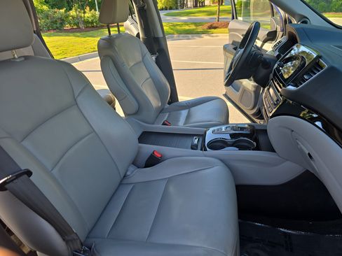 Used 2019 Honda Pilot Touring image 10