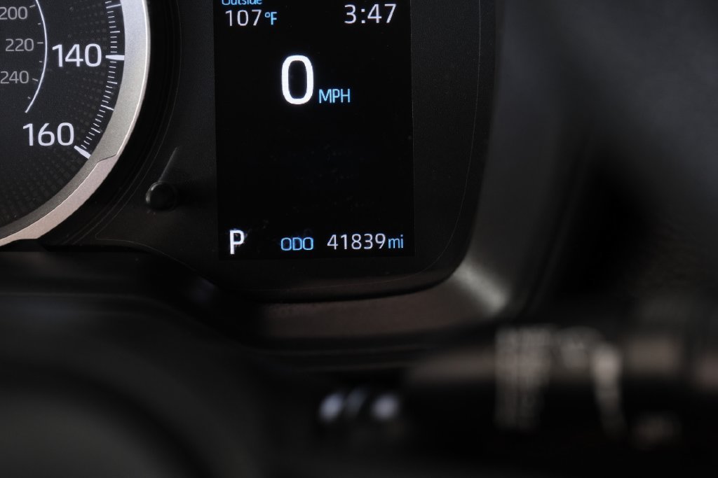 Used 2020 Toyota Corolla LE FWD image 18