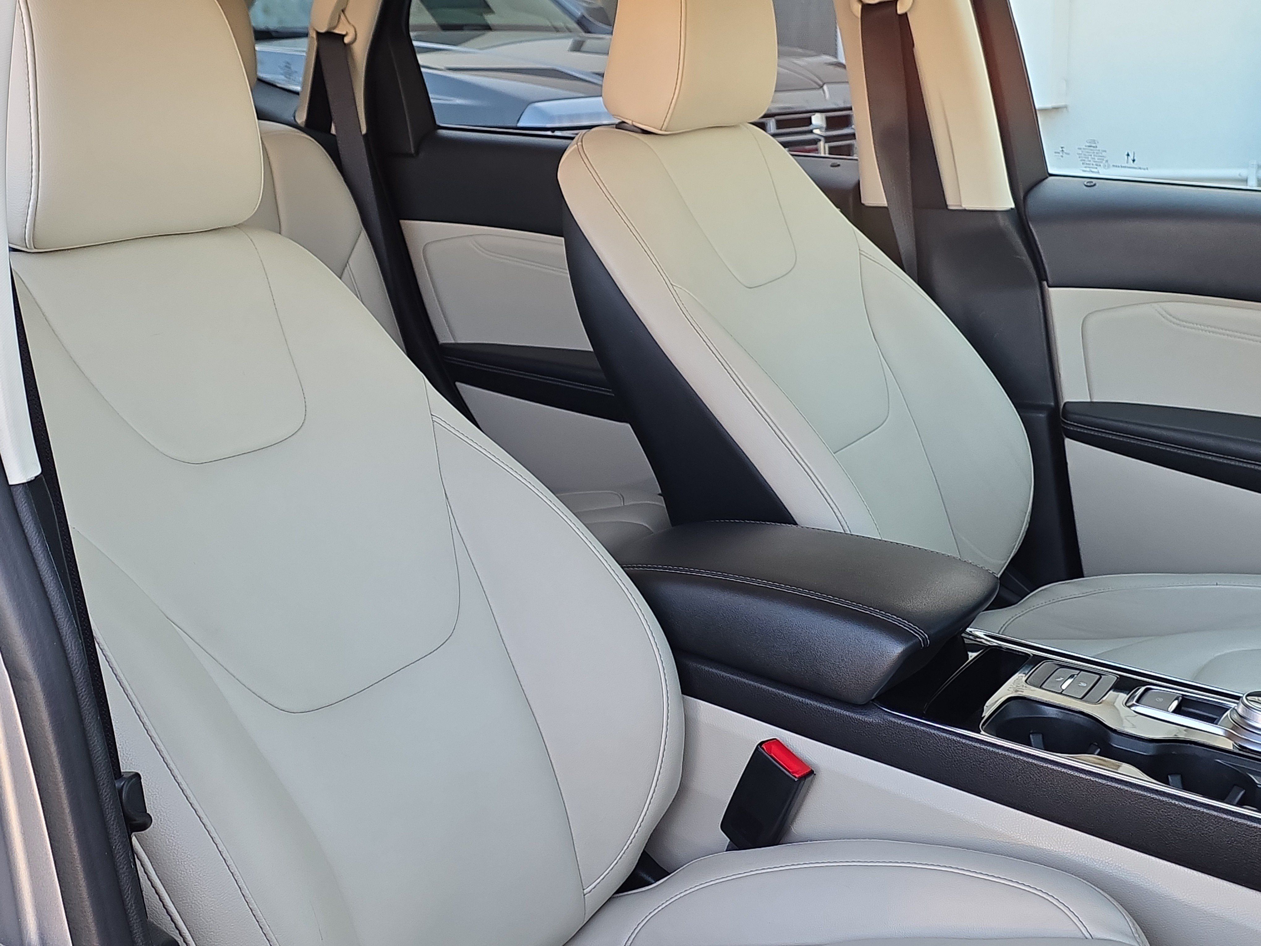 Used 2020 Ford Edge Titanium w/ Cargo Accessory Package AWD/4WD image 32