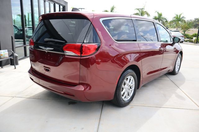 Used 2023 Chrysler Voyager LX FWD image 3