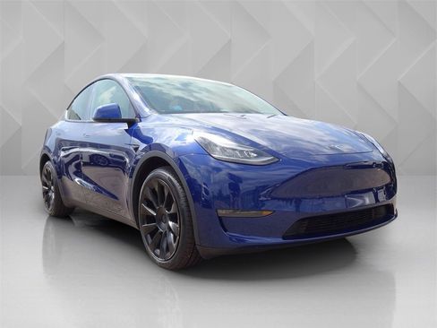 Used 2021 Tesla Model Y Long Range image 7