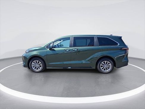 Certified 2025 Toyota Sienna XLE FWD image 6