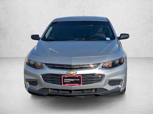 Used 2018 Chevrolet Malibu LS image 2