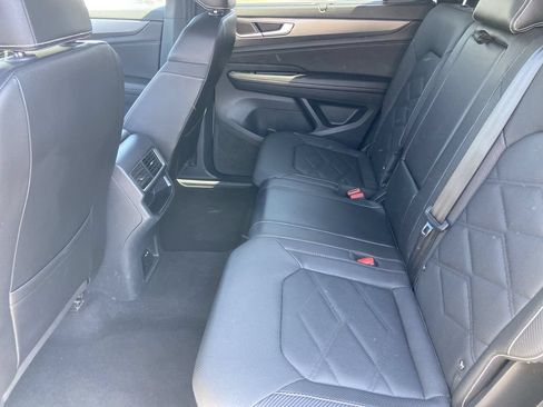 Used 2025 Volkswagen Atlas Cross Sport SE FWD image 20